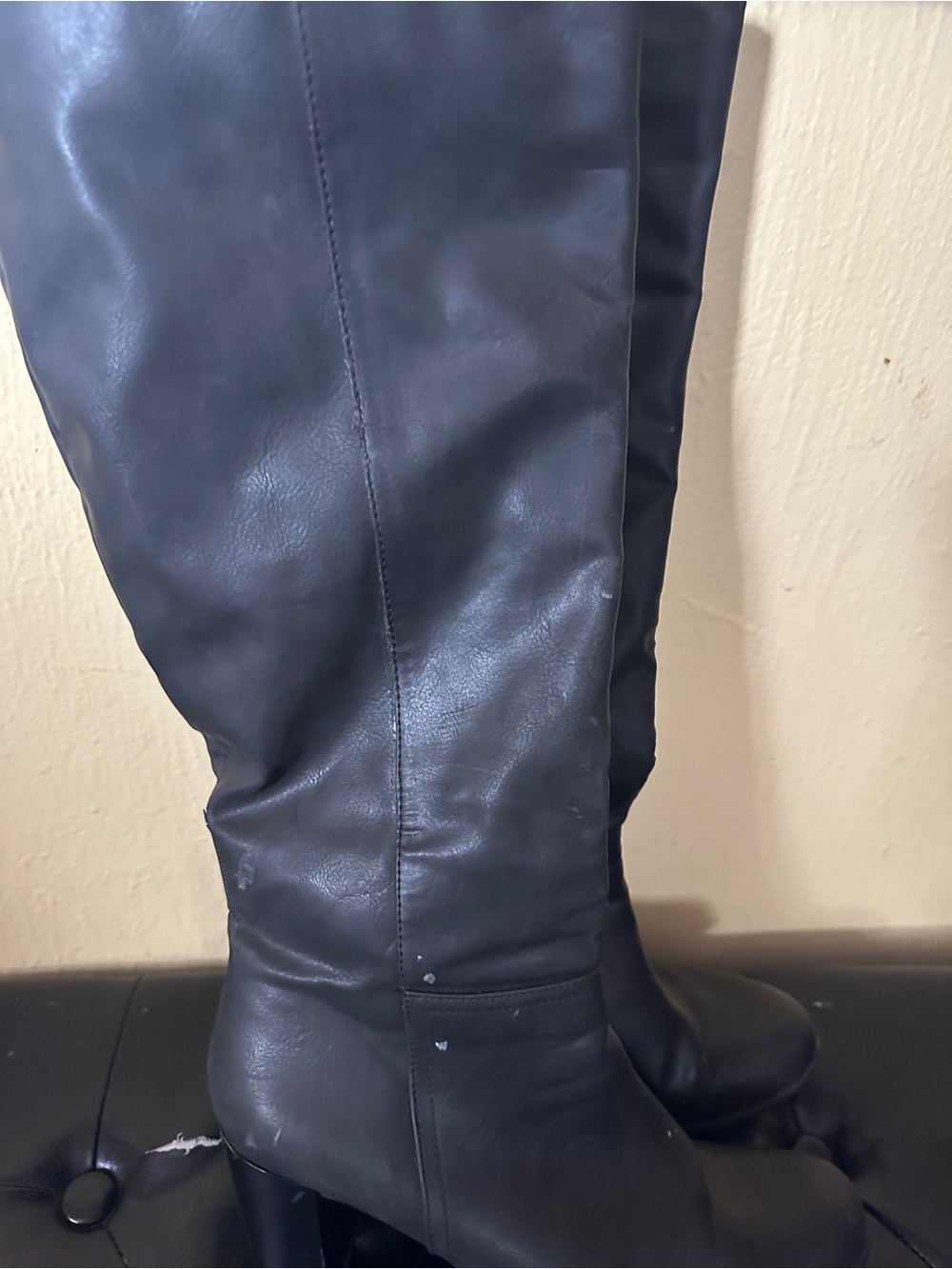 attention Black Knee-High Heeled Boots